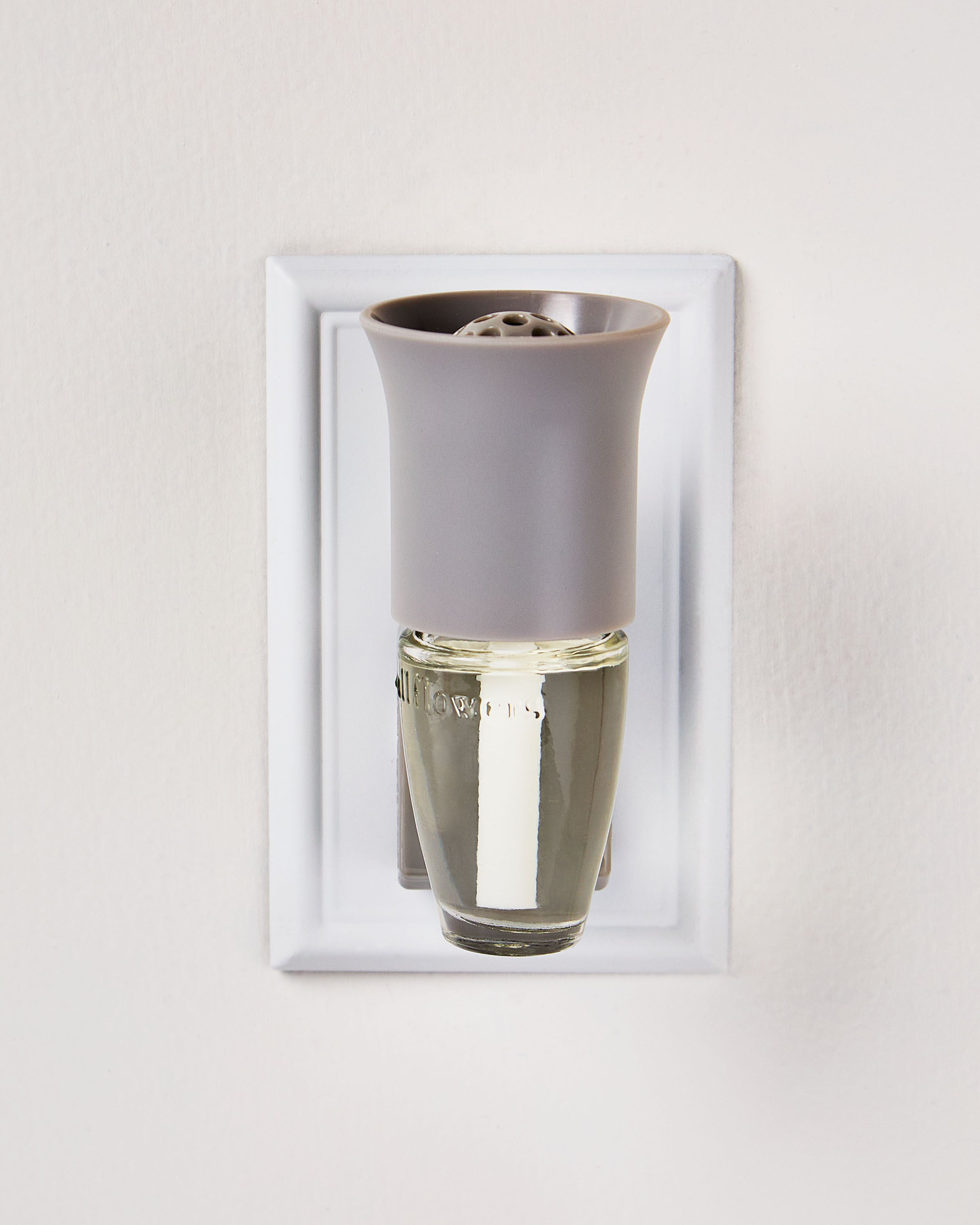 Wallflowers Fragrance Plug Gray Flare - Image 4