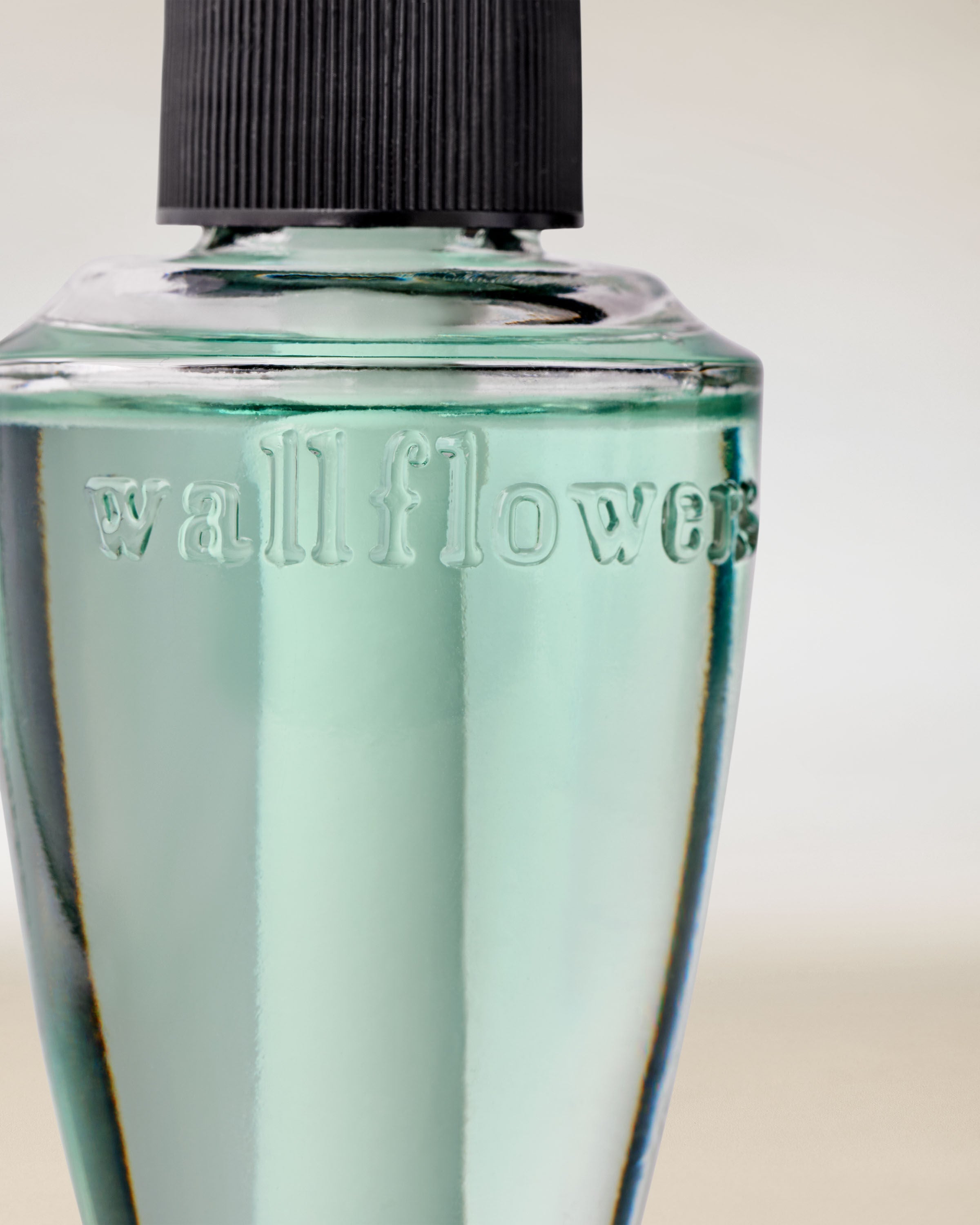 Wallflowers Fragrance Refill Endless Weekend 0.8 fl oz / 24 mL - Image 2