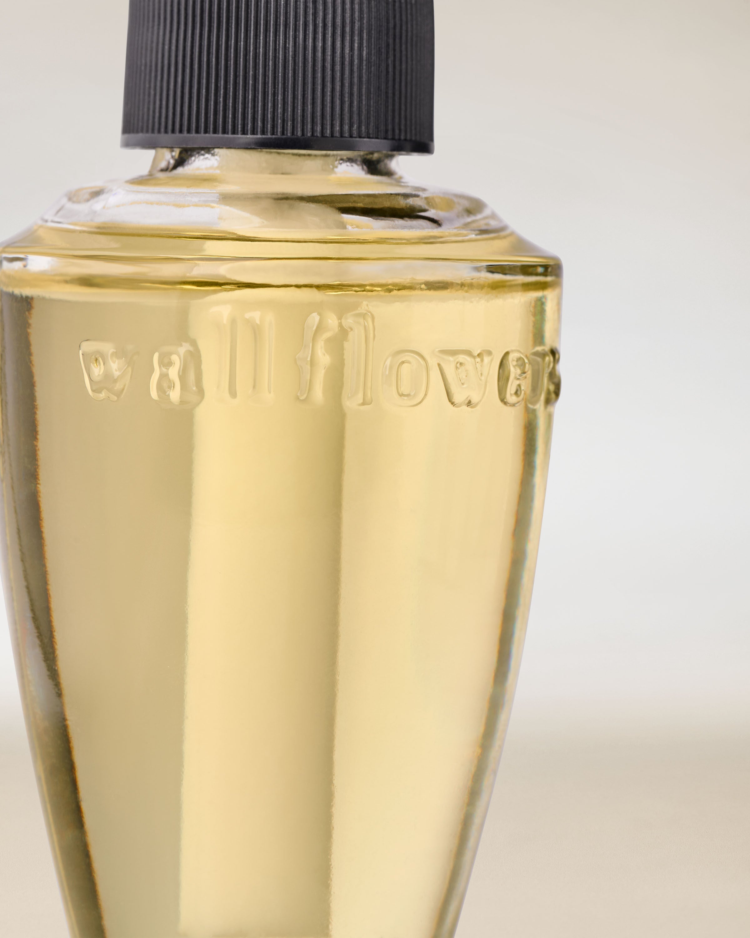Wallflowers Fragrance Refill Fresh Sheets 0.8 fl oz / 24 mL - Image 2