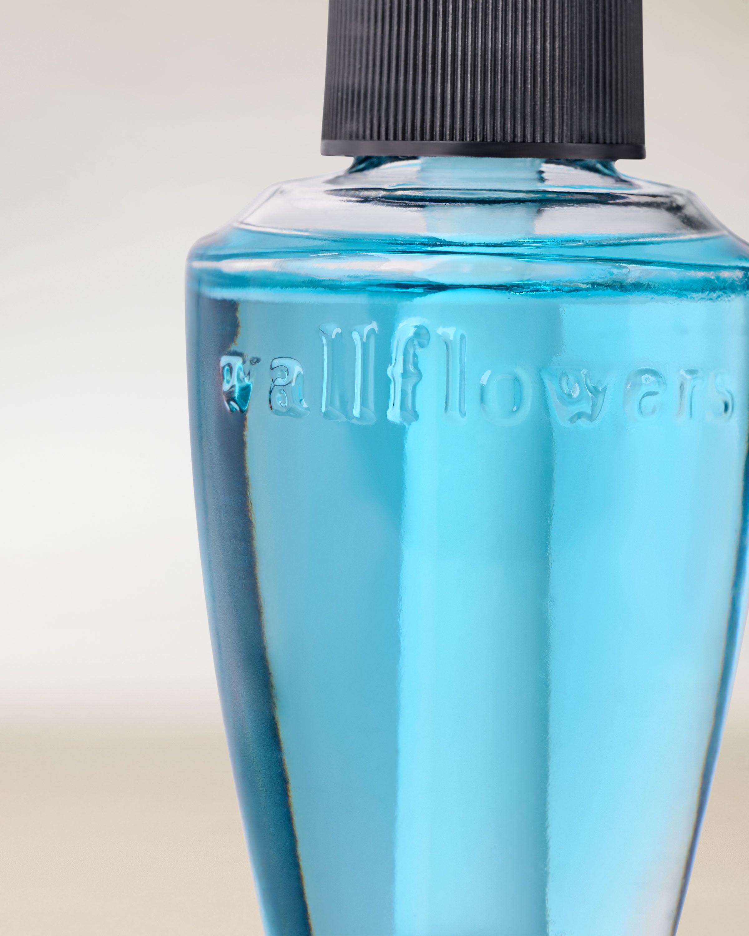 Wallflowers Fragrance Refill Eucalyptus Rain 0.8 fl oz / 24 mL - Image 2