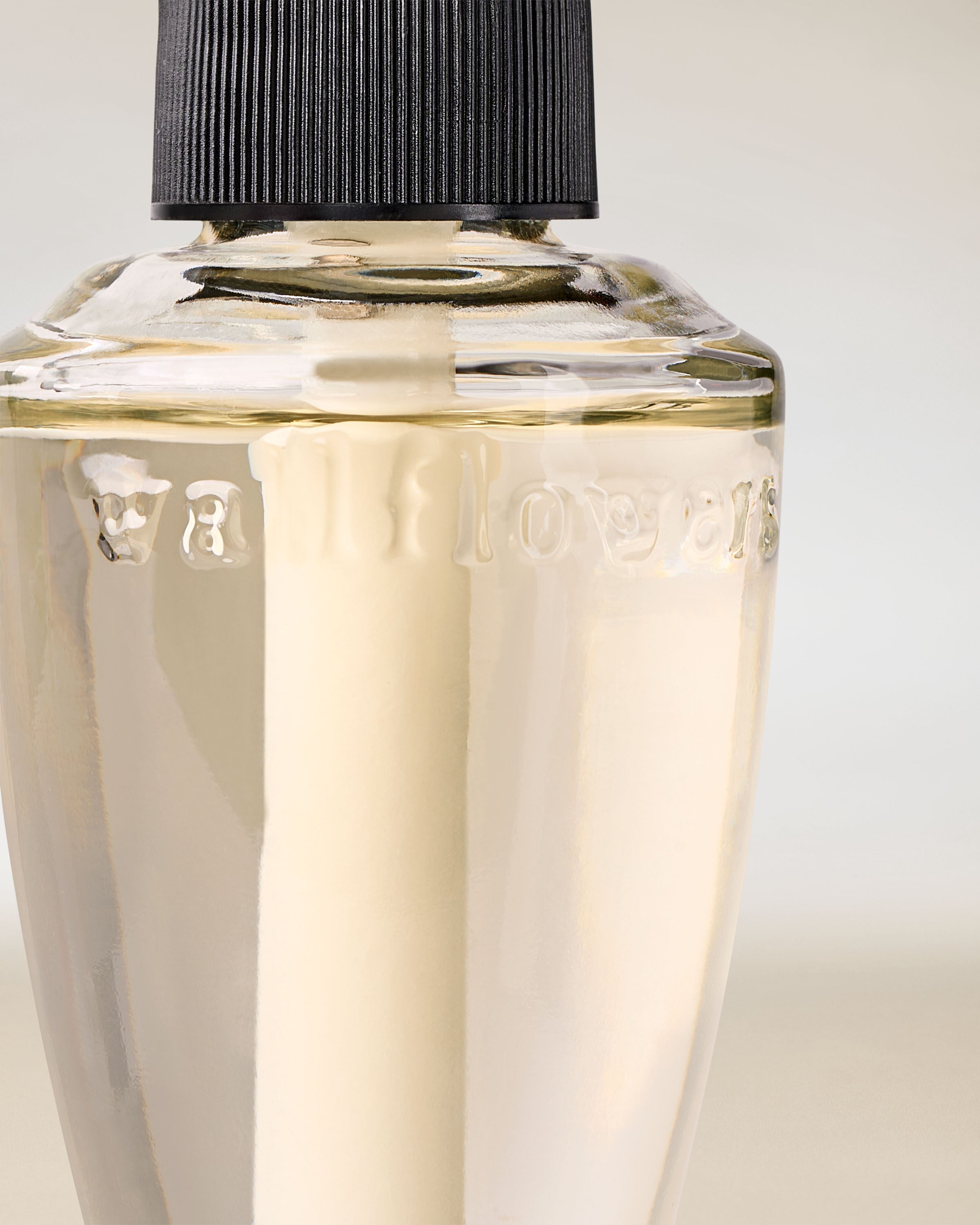 Wallflowers Fragrance Refill Raspberries & Whipped Vanilla 0.8 fl oz / 24 mL - Image 2