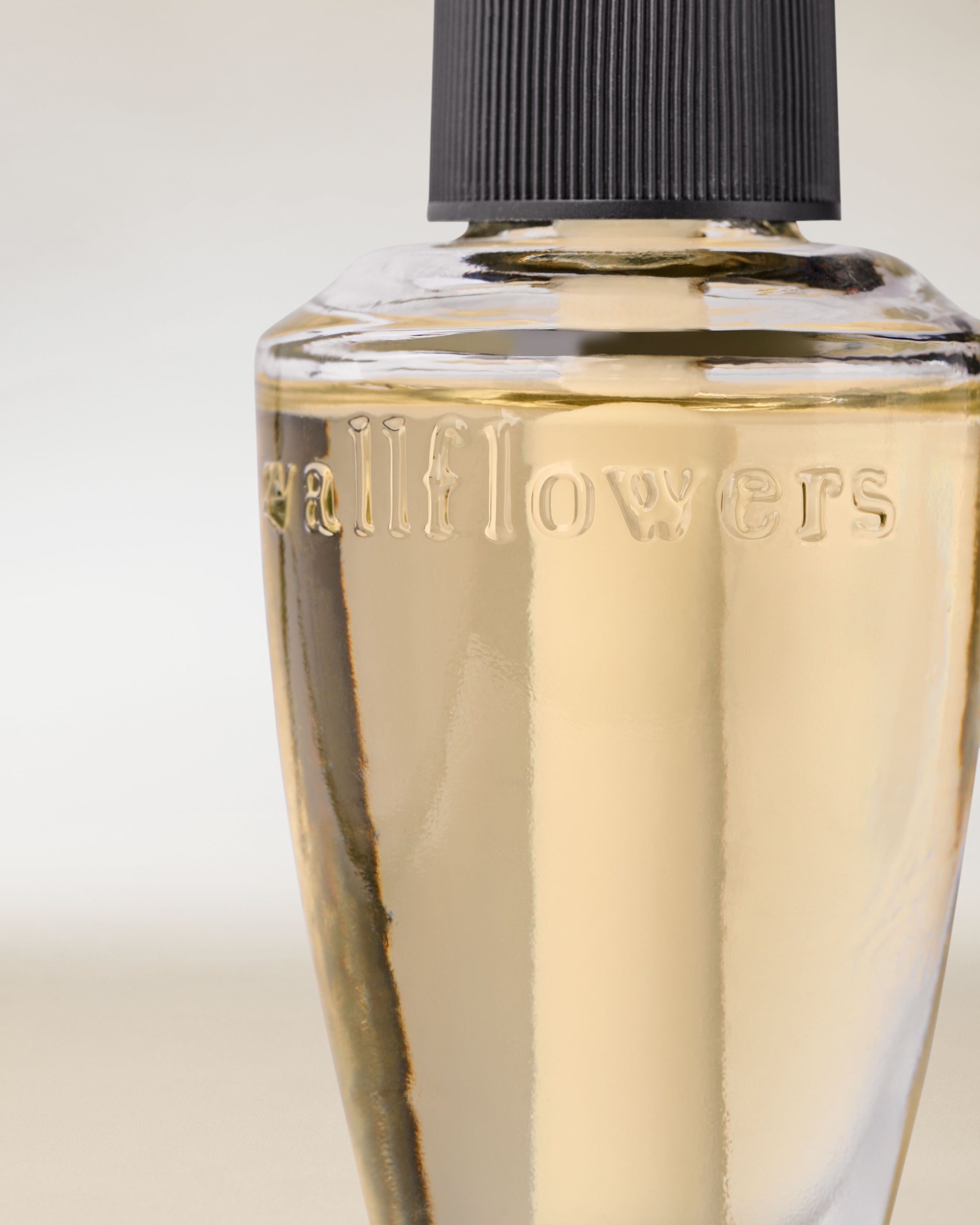 Wallflowers Fragrance Refill Coffee & Whiskey 0.8 fl oz / 24 mL - Image 2