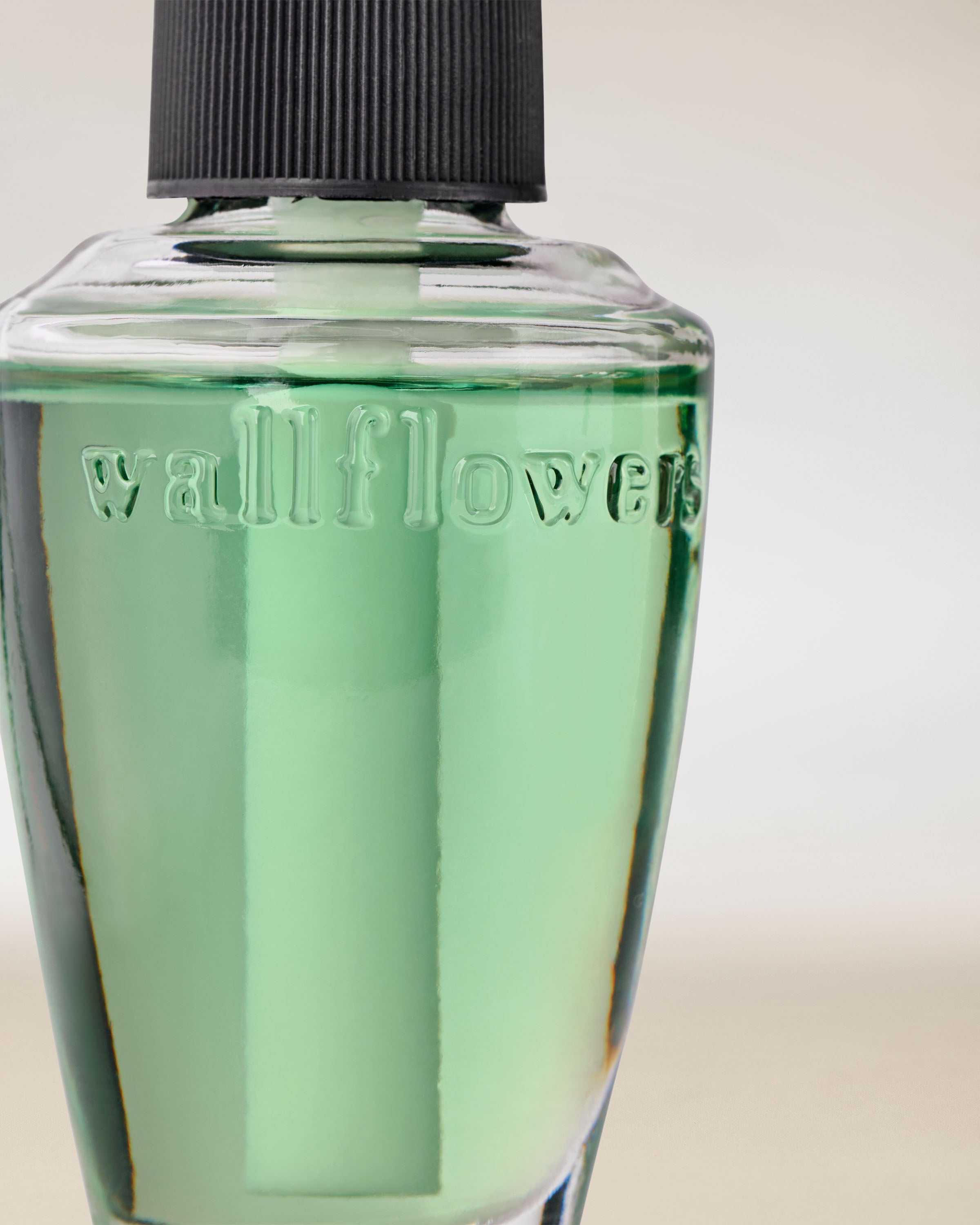 Wallflowers Fragrance Refill Backyard Honeysuckle 0.8 fl oz / 24 mL - Image 2