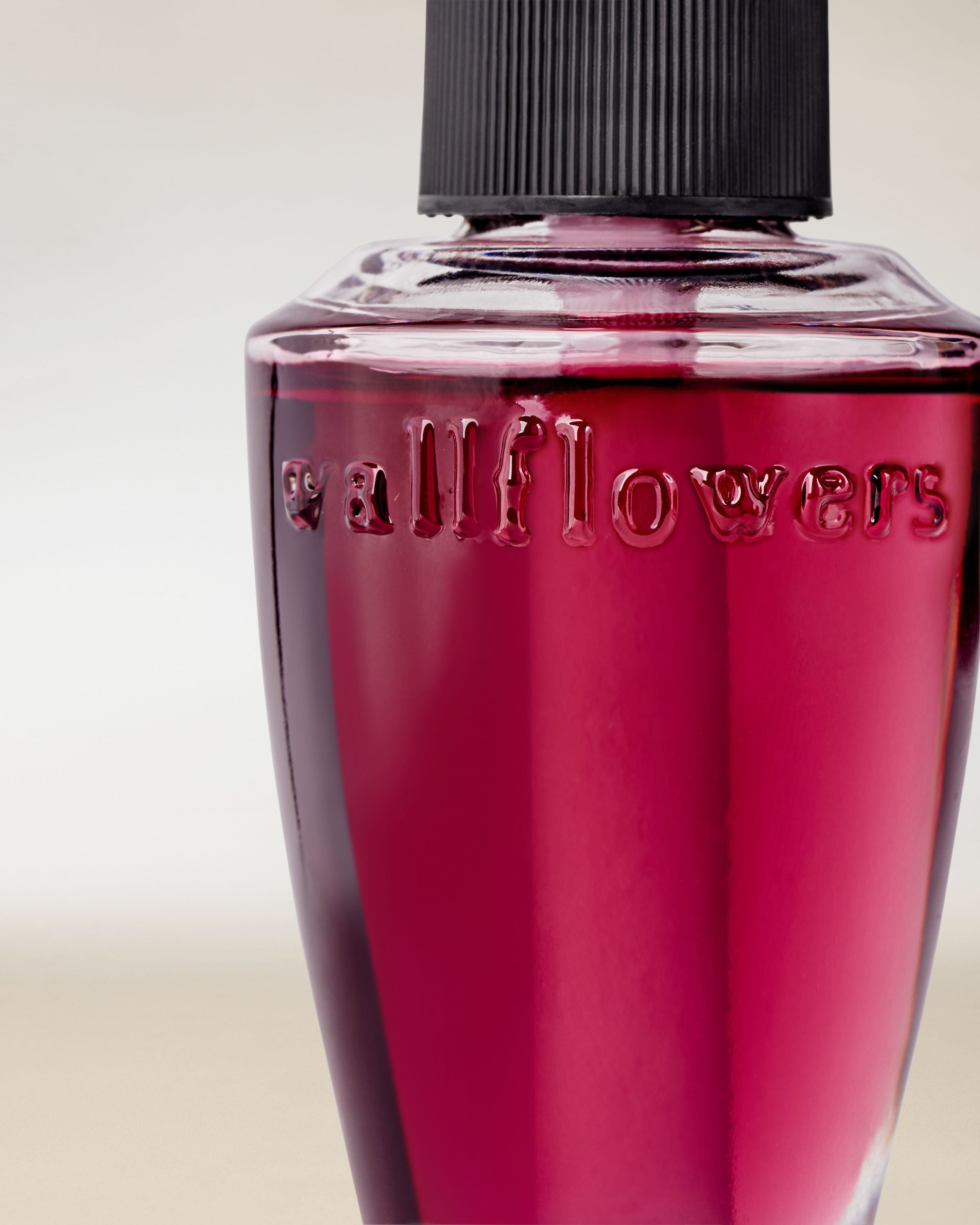 Wallflowers Fragrance Refill Mahogany Cherry 0.8 fl oz / 24 ml - Image 2