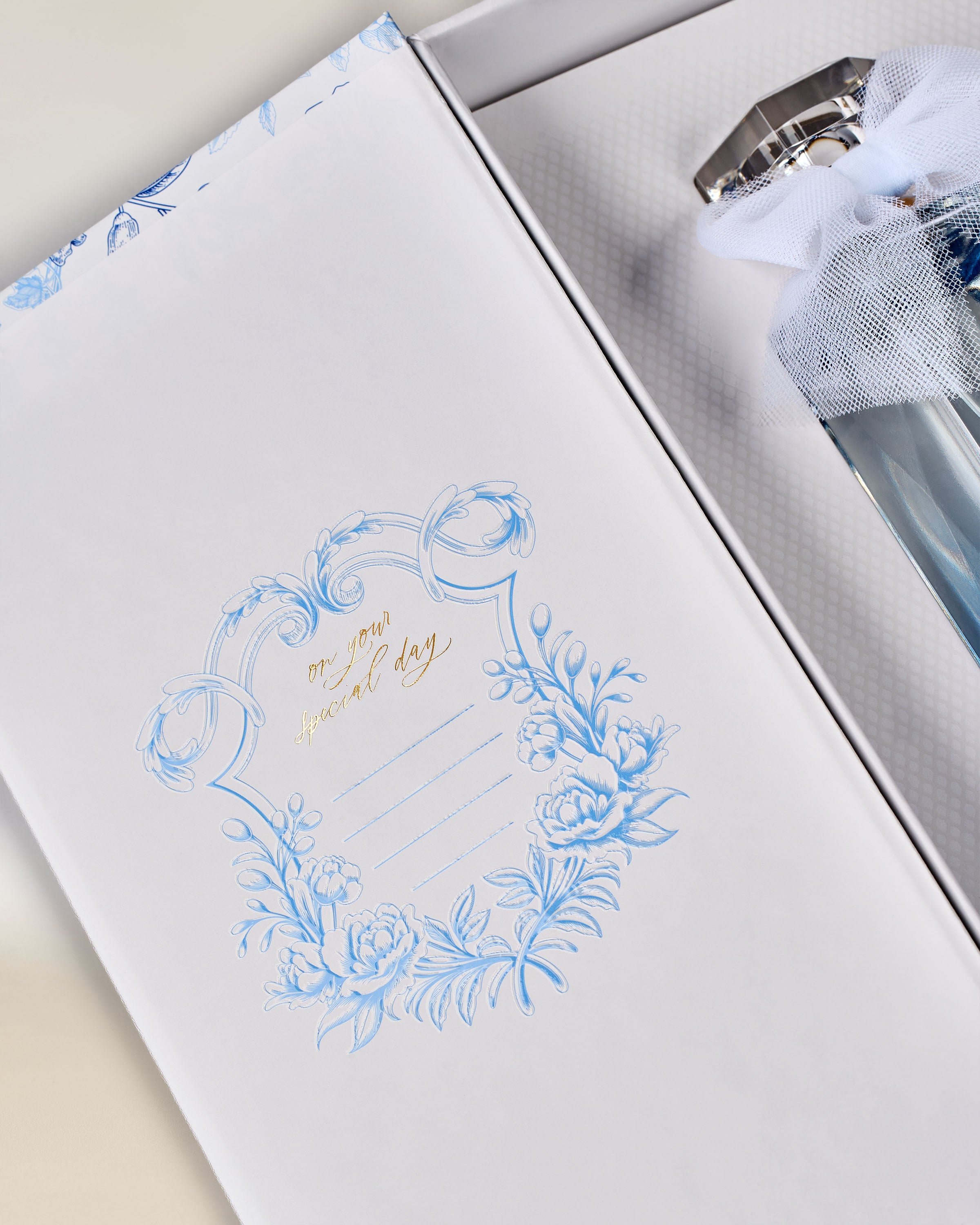 Eau De Parfum Dressed In White 3.4 fl oz / 100 ml - Image 5