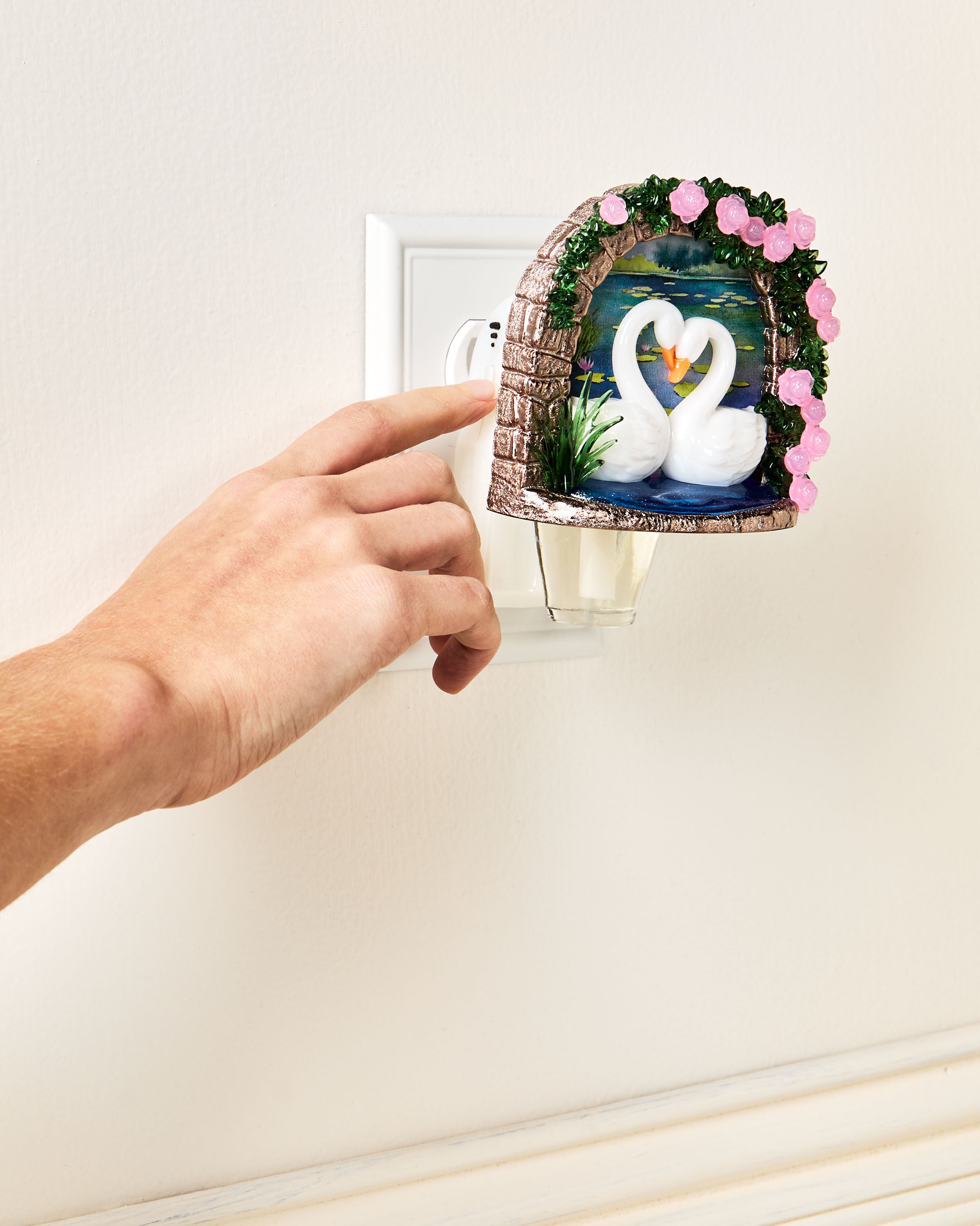 Wallflowers Fragrance Plug Swan Bridge Scent Control™ Nightlight - Image 5