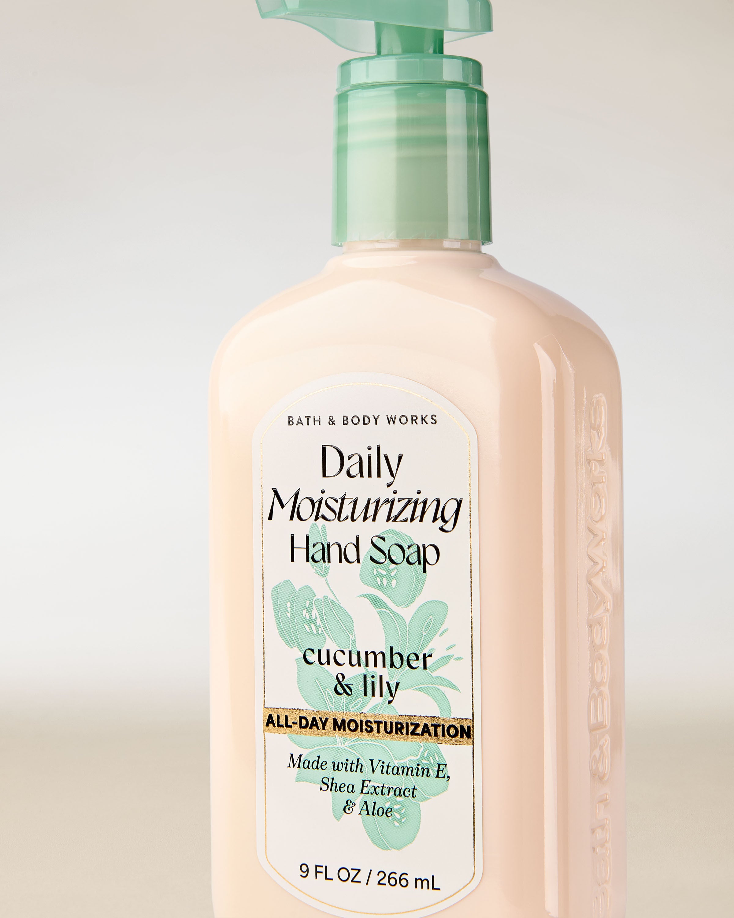 Daily Moisturizing Hand Soap Cucumber & Lily 9.0 fl oz/ 266 ml - Image 2