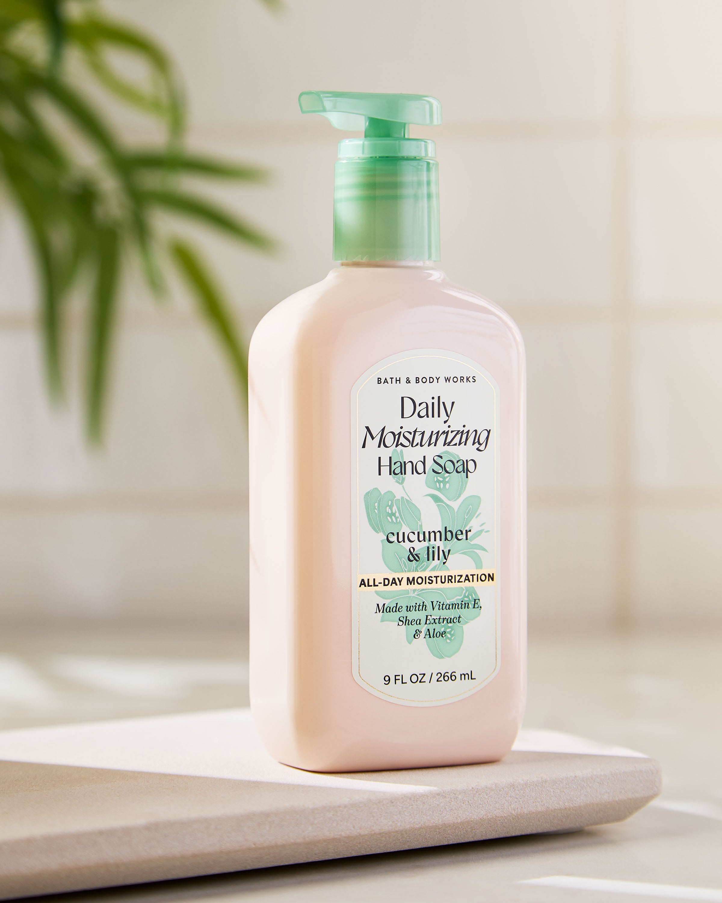 Daily Moisturizing Hand Soap Cucumber & Lily 9.0 fl oz/ 266 ml - Image 6