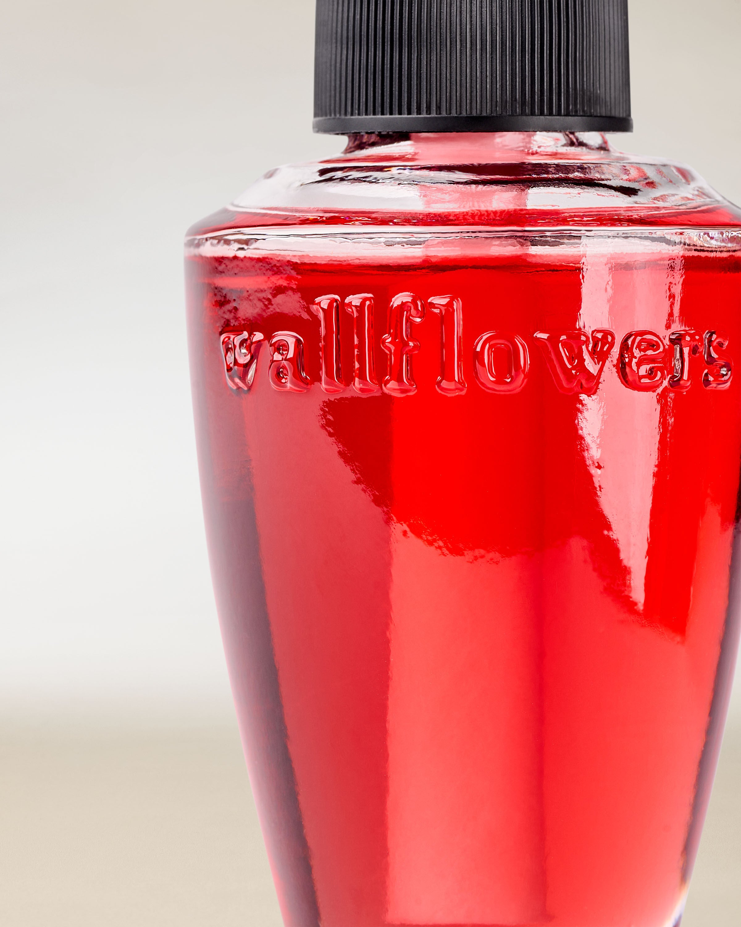 Wallflowers Fragrance Refill Strawberry Lover 0.8 fl oz / 24 ml - Image 2