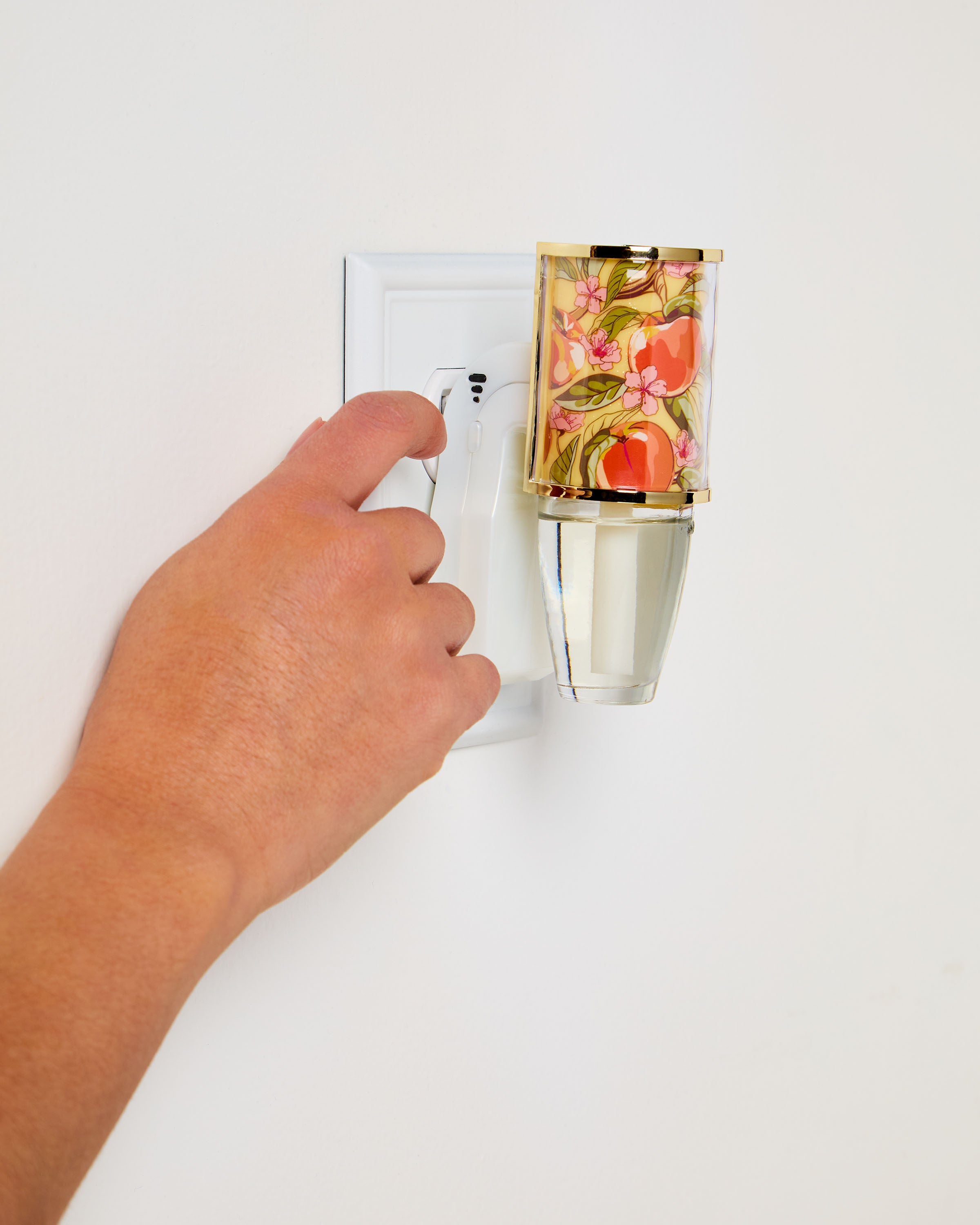 Wallflowers Fragrance Plug Vera Bradley Peach Scent Control™ Nightlight - Image 5