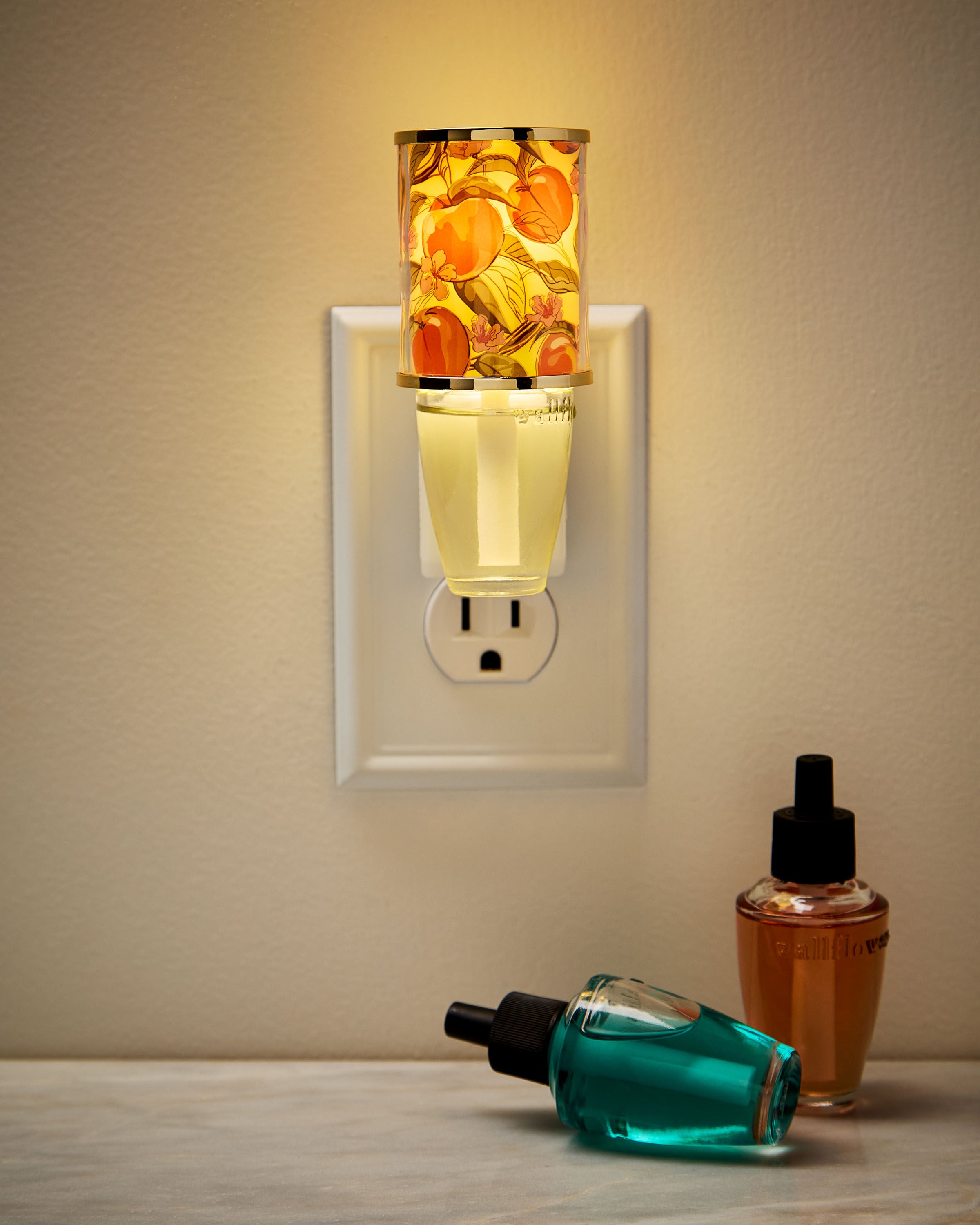 Wallflowers Fragrance Plug Vera Bradley Peach Scent Control™ Nightlight - Image 6