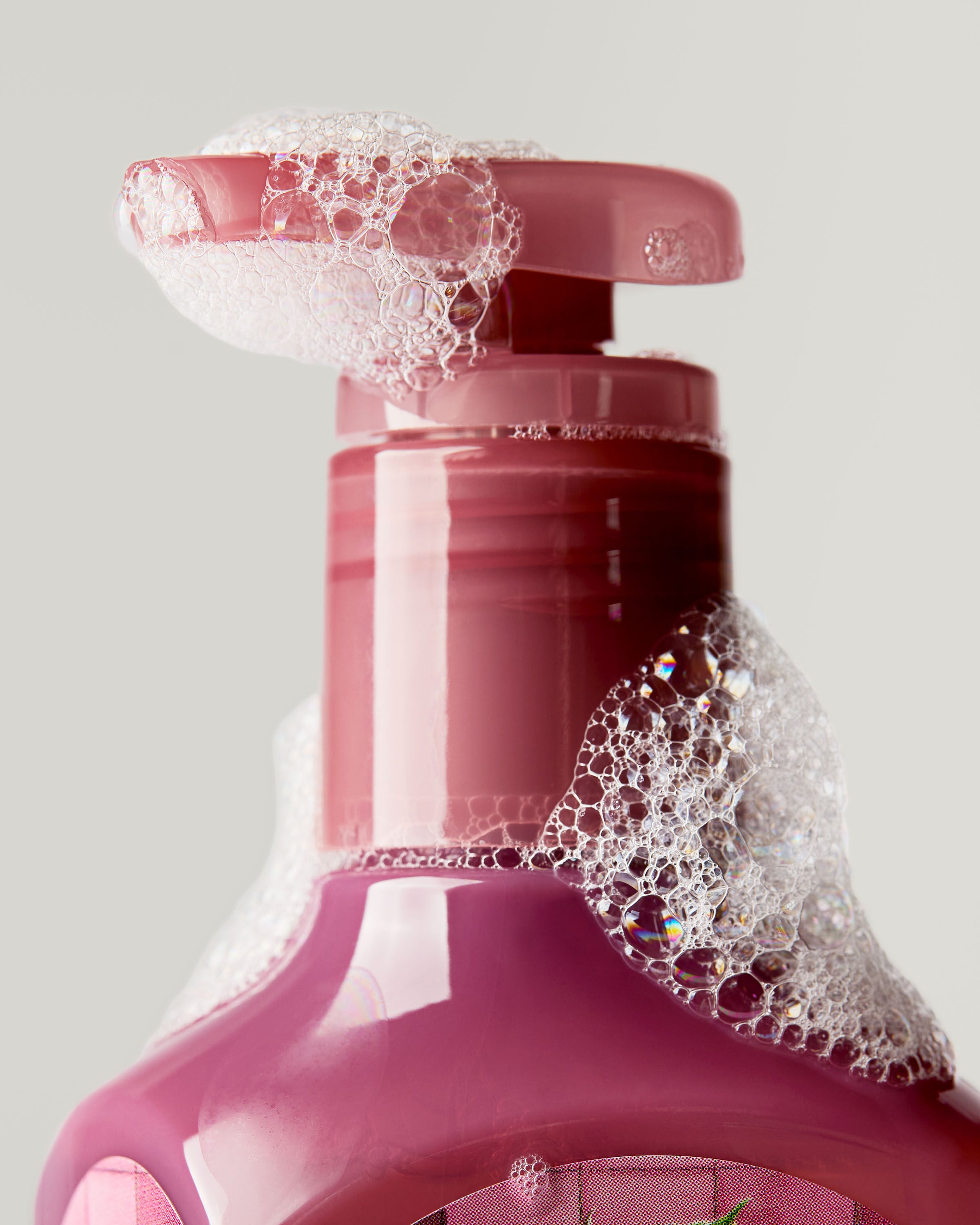 Cleansing Gel Hand Soap Black Cherry Merlot 8 fl oz / 236 ml - Image 5