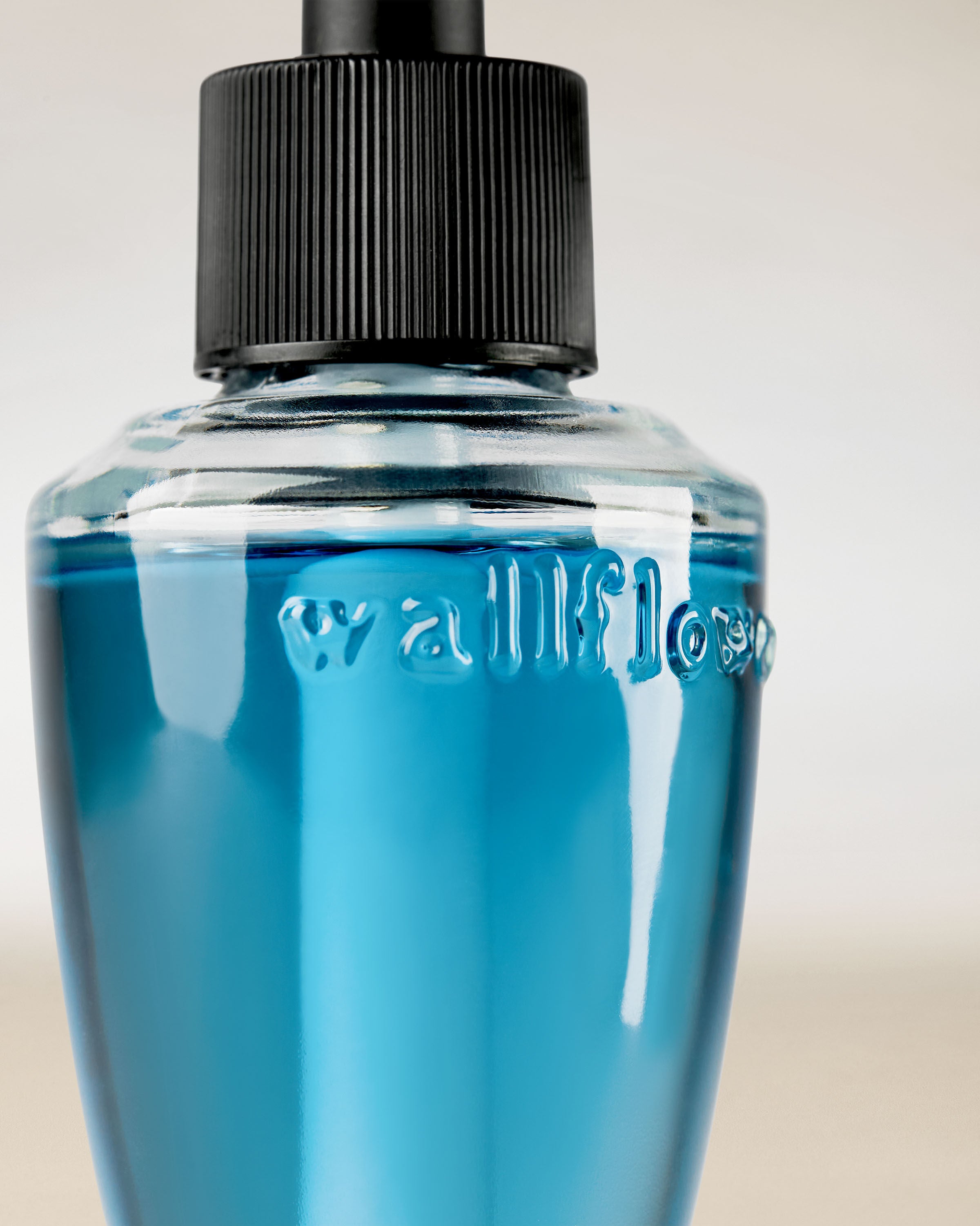 Wallflowers Fragrance Refill No Diving 0.8 fl oz / 24 ml - Image 2